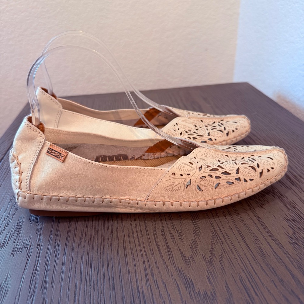 Pikolinos Womens Leather Laser Cut Perforated Loafers Cream Flats Size 40